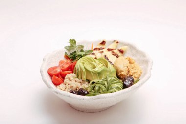 Taze salata tabağı ile karışık yeşillik