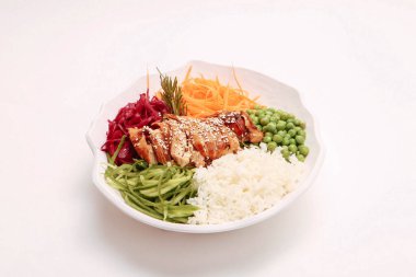 Taze salata tabağı ile karışık yeşillik