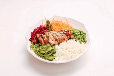 Taze salata tabağı ile karışık yeşillik