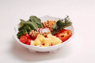 Taze salata tabağı ile karışık yeşillik