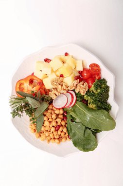 Taze salata tabağı ile karışık yeşillik