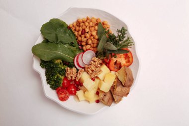 Taze salata tabağı ile karışık yeşillik