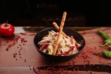 Taze salata tabağı ile karışık yeşillik