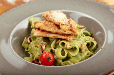 Taze salata tabağı ile karışık yeşillik