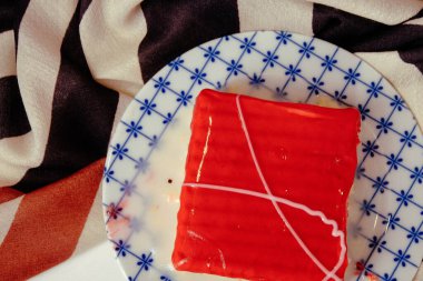 Masada lezzetli bir pasta var.