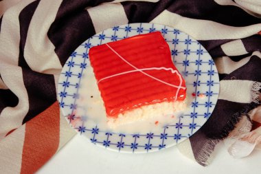 Masada lezzetli bir pasta var.