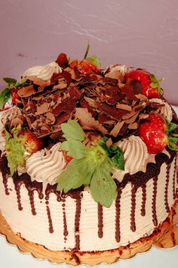 Masada lezzetli bir pasta var.