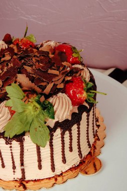 Masada lezzetli bir pasta var.