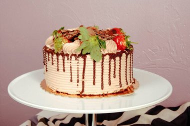 Masada lezzetli bir pasta var.