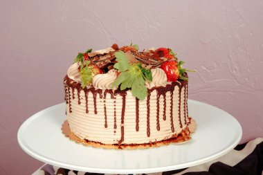 Masada lezzetli bir pasta var.