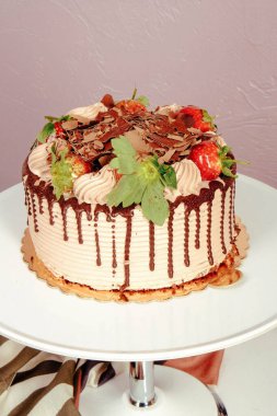 Masada lezzetli bir pasta var.