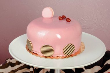 Masada lezzetli bir pasta var.