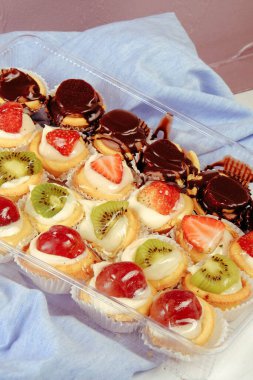 Masada lezzetli bir pasta var.