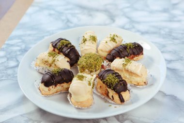 Masada lezzetli bir pasta var.