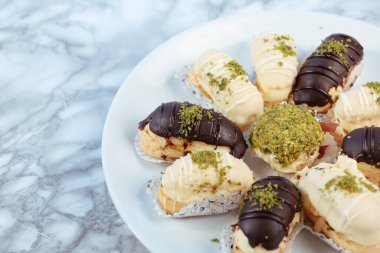 Masada lezzetli bir pasta var.