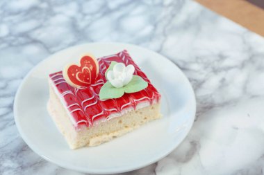 Masada lezzetli bir pasta var.