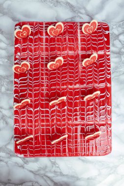 Masada lezzetli bir pasta var.