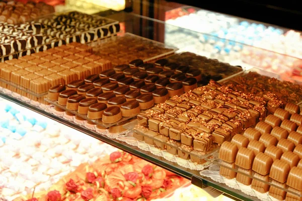 Een Heleboel Verschillende Chocolade Pralines — Stockfoto