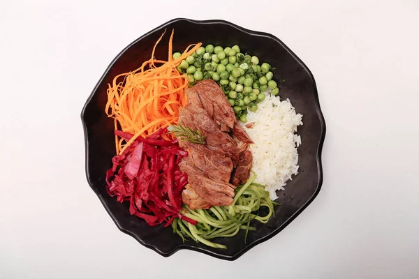 Taze salata tabağı ile karışık yeşillik