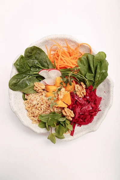 Taze salata tabağı ile karışık yeşillik