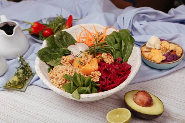 Placa Ensalada Fresca Con Verduras Mixtas — Foto de Stock