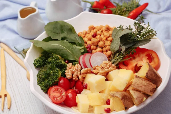 Assiette Salade Fraîche Avec Des Légumes Mélangés — Photo