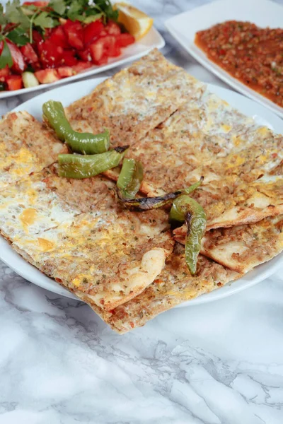 Traditionele Turks Gebakken Schotelpuree Turkse Pizzapide Midden Oosterse Hapjes Turkse — Stockfoto