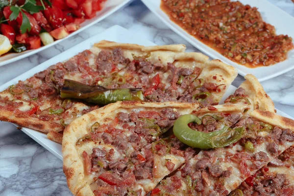 Pide Prato Assado Turco Tradicional Pide Pizza Turca Aperitivos Oriente — Fotografia de Stock