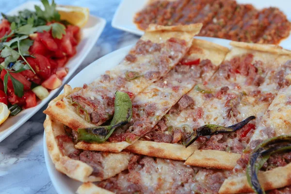 Pide Prato Assado Turco Tradicional Pide Pizza Turca Aperitivos Oriente — Fotografia de Stock