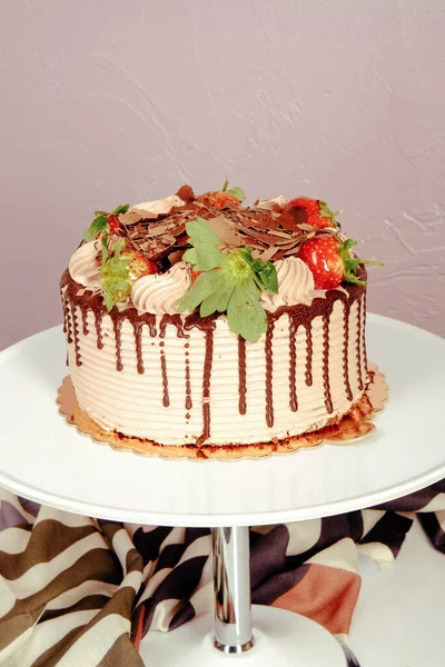 Masada lezzetli bir pasta var.