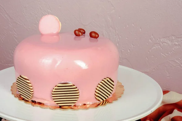 Tavola Con Deliziosa Torta Sul Tavolo — Foto Stock