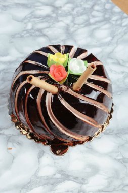 Masada lezzetli bir pasta var.