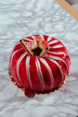 Masada lezzetli bir pasta var.