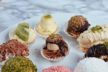 Masada lezzetli bir pasta var.