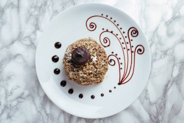 Masada lezzetli bir pasta var.