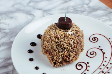 Masada lezzetli bir pasta var.