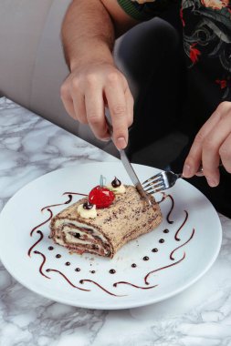 Masada lezzetli bir pasta var.