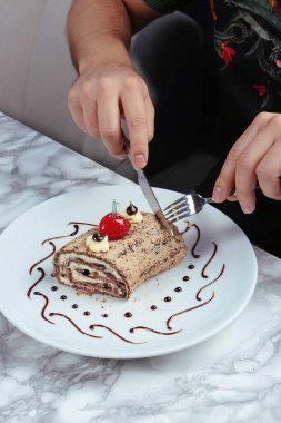 Masada lezzetli bir pasta var.