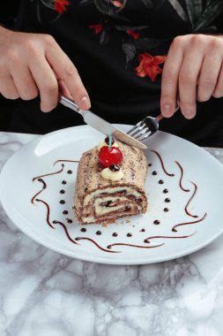 Masada lezzetli bir pasta var.