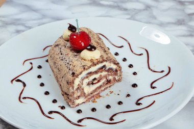 Masada lezzetli bir pasta var.