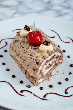 Masada lezzetli bir pasta var.