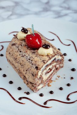 Masada lezzetli bir pasta var.