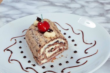 Masada lezzetli bir pasta var.