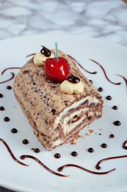 Masada lezzetli bir pasta var.