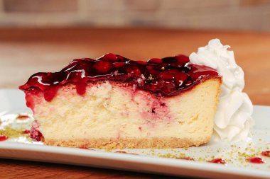 Masada lezzetli bir pasta var.