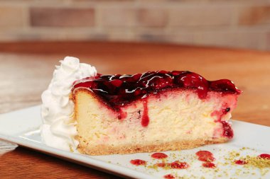 Masada lezzetli bir pasta var.