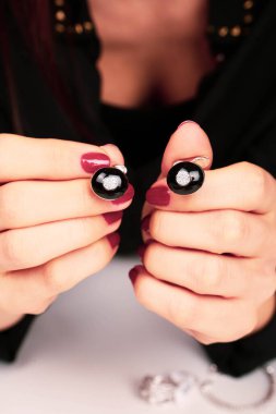 Elmas Mücevherler ve Moda Mücevherleri
