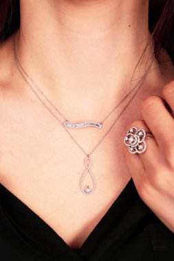 Elmas Mücevherler ve Moda Mücevherleri