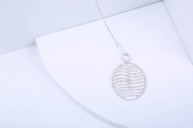 Elmas Mücevherler ve Moda Mücevherleri