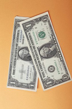 Bir sürü nakit bize dolar